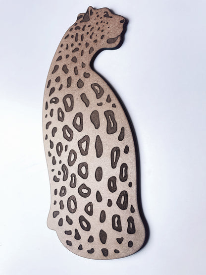 कलात्मक लकड़ी का तेंदुआ दीवार पर लगाने वाला सजावटी टुकड़ा – लेजर उत्कीर्ण पशु आकृति