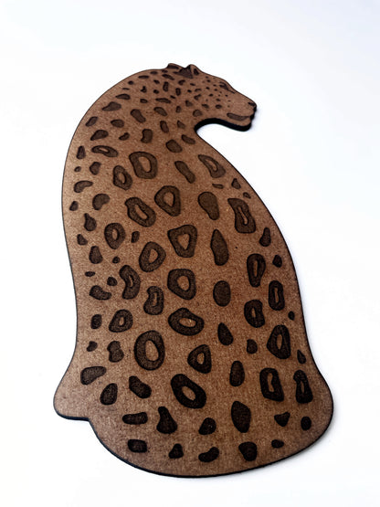 कलात्मक लकड़ी का तेंदुआ दीवार पर लगाने वाला सजावटी टुकड़ा – लेजर उत्कीर्ण पशु आकृति